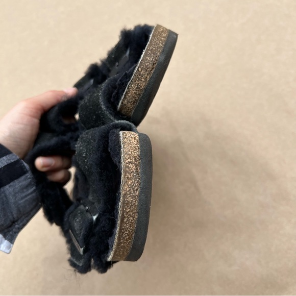 Birkenstock Arizona Shearling Black Suede Sandals Size 7 Fur Lined Cozy - Picture 15 of 16